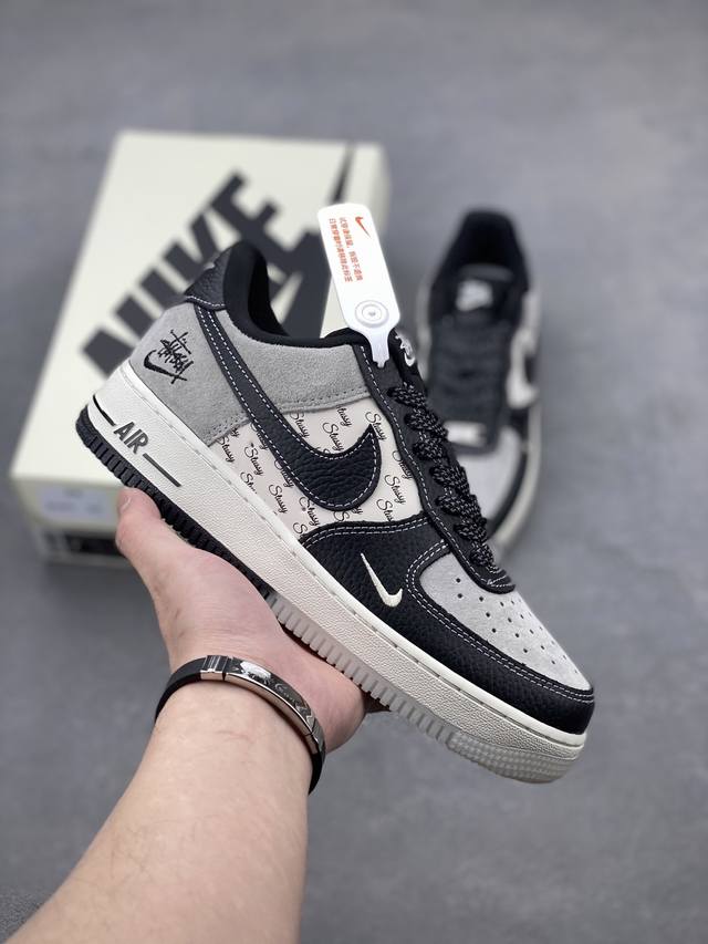 本地自取340 海外限量发售！公司级Nike Air Force 1 '07 Low “斯图西联名——双拼黑荔纹”空军一号 低帮 运动鞋 休闲鞋 折边针车 工艺