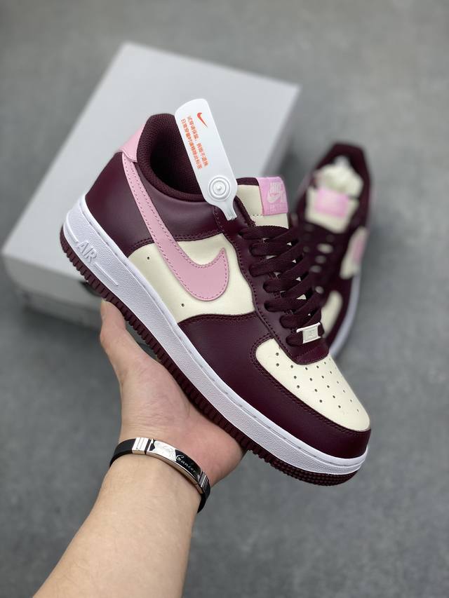 工厂套现 福利特价110 原本地200版本 Nike Air Force 1 Low 空军一号低帮百搭休闲运动板鞋。柔软、弹性十足的缓震性能和出色的中底设计，横 - 点击图像关闭