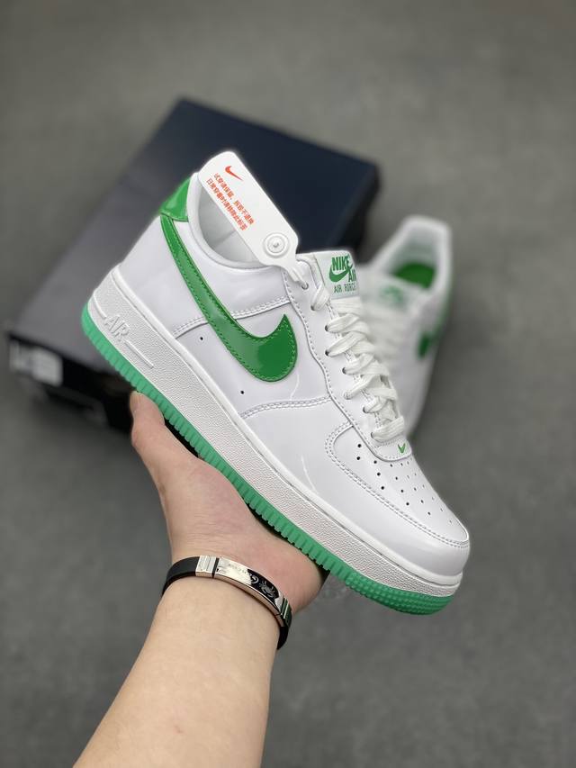 工厂套现 福利特价110 原本地200版本 Nike Air Force 1 Low 07 “镜面漆皮白绿” 原楦头原纸板 打造纯正低帮空军版型 专注外贸渠道