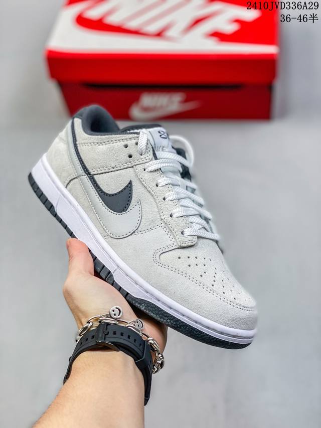 220 公司级带半码 耐克Nike Sb Dunk Low 扣篮系列复古低帮休闲运动滑板板鞋。采用脚感柔软舒适Zoomair气垫，有效吸收滑板等极限运动在落地时