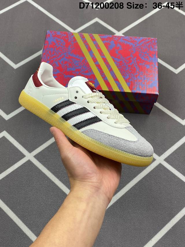 140 Adidas Original Samba Og Cny 白色 此款以简约大方的造型设计，给人以随性休闲的时尚格调，穿着舒适轻便，运动灵活自如，满足日常 - 点击图像关闭