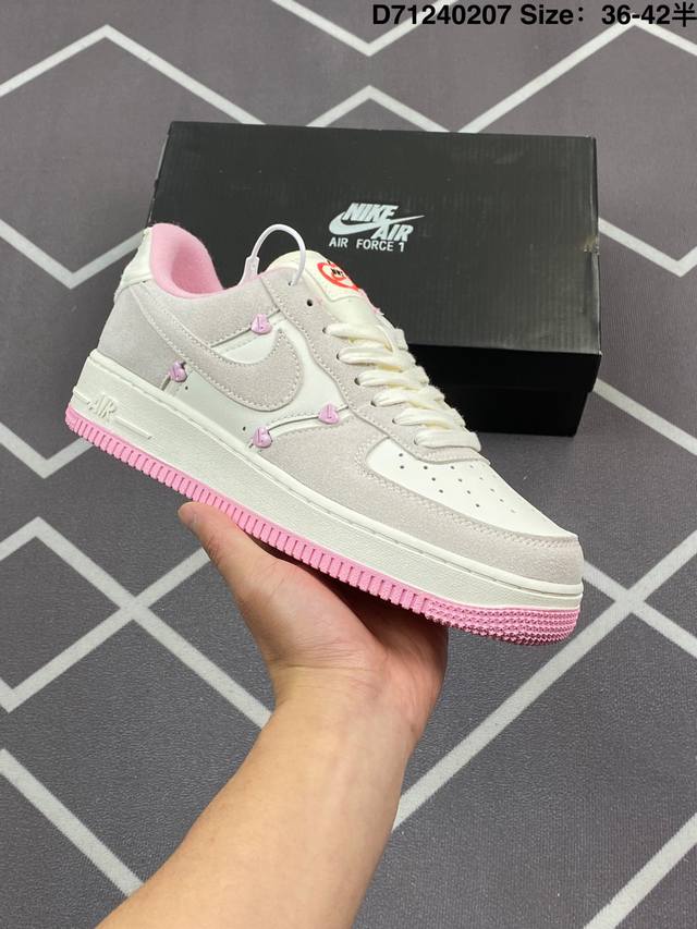 170 真标Nike Air Force 1’07 Lx空军一号秋冬蛇年新年低帮百搭休闲运动板鞋。柔软、弹性十足的缓震性能和出色的中底设计，横跨复古与现代的外型