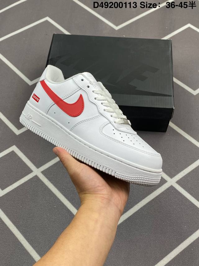 140 耐克Nike Air Force 1 Low 空军一号低帮百搭休闲运动板鞋。柔软、弹性十足的缓震性能和出色的中底设计，横跨复古与现代的外型结合，造就出风