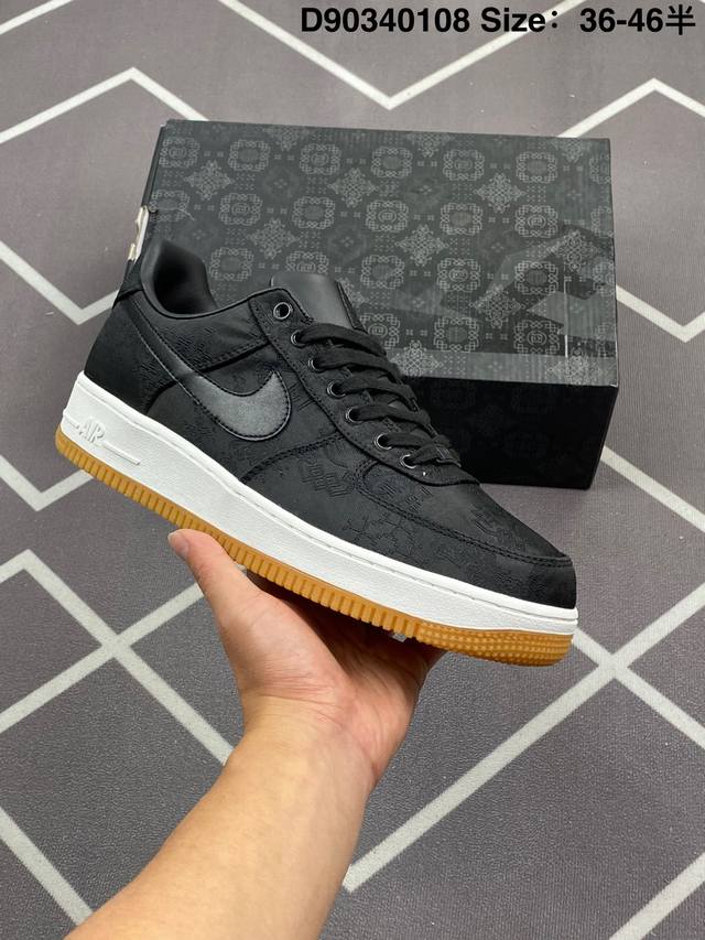 230 公司级耐克Nike Air Force 1‘07 空军一号低帮百搭休闲运动板鞋。柔软、弹性十足的缓震性能和出色的中底设计，横跨复古与现代的外型结合，造就