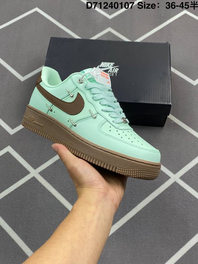 170 真标耐克Nike Air Force 1“07Lvb空军一号低帮百搭休闲运动板鞋。柔软、弹性十足的缓震性能和出色的中底设计，横跨复古与现代的外型结合，造