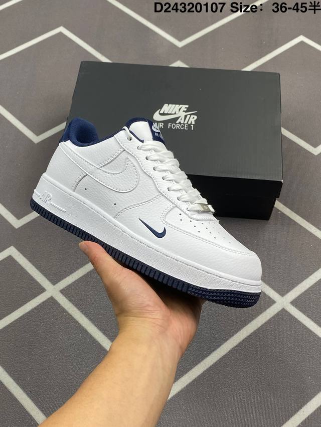 220 耐克Nike Air Force 1“07空军一号低帮百搭休闲运动板鞋。柔软、弹性十足的缓震性能和出色的中底设计，横跨复古与现代的外型结合，造就出风靡全