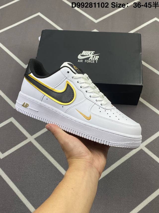 200 耐克Nike Air Force 1'07 空军一号低帮百搭休闲运动板鞋。柔软、弹性十足的缓震性能和出色的中底设计，横跨复古与现代的外型结合，造就出风靡