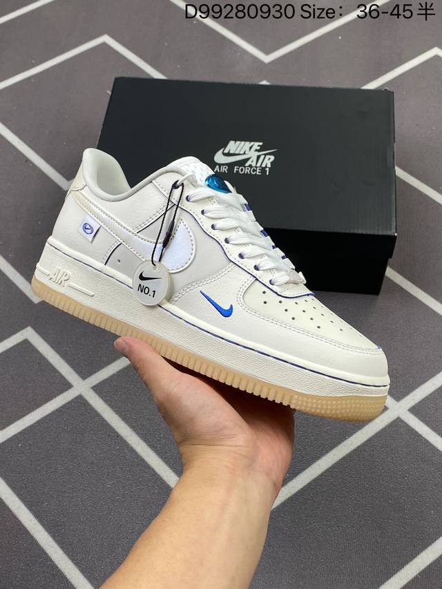 200 公司级耐克Nike Air Force 1‘07 空军一号低帮百搭休闲运动板鞋。柔软、弹性十足的缓震性能和出色的中底设计，横跨复古与现代的外型结合，造就