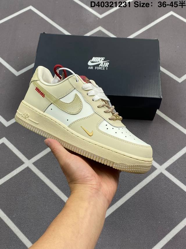 220 公司级Nike Air Force 1 Low空军一号秋冬蛇年新年低帮百搭休闲运动板鞋。柔软、弹性十足的缓震性能和出色的中底设计，横跨复古与现代的外型结