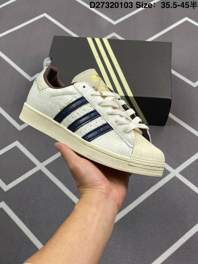 220 【公司级】阿迪达斯 新款 Adidas Superstar 三叶草 经典贝壳头系列 新款休闲板鞋潮流男女士运动鞋 。鞋面皮革材质 标志性的贝壳鞋头，锯齿 - 点击图像关闭