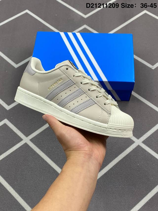 150 公司级Adidas Originals Superstar W 贝壳头经典小白板鞋 专柜上架同步配色 全鞋头层皮料打造。区别市面普通真标版本 货号 Gw