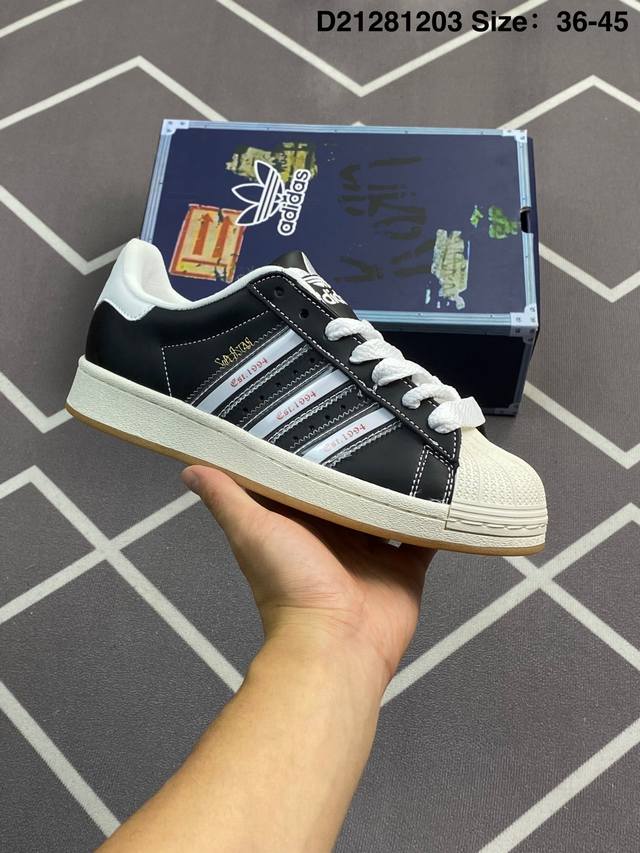 200 阿迪达斯 新款 Adidas Superstar 三叶草 经典贝壳头系列 新款休闲板鞋潮流男女士运动鞋 。鞋面柔软皮革材质 标志性的贝壳鞋头，锯齿三条纹 - 点击图像关闭