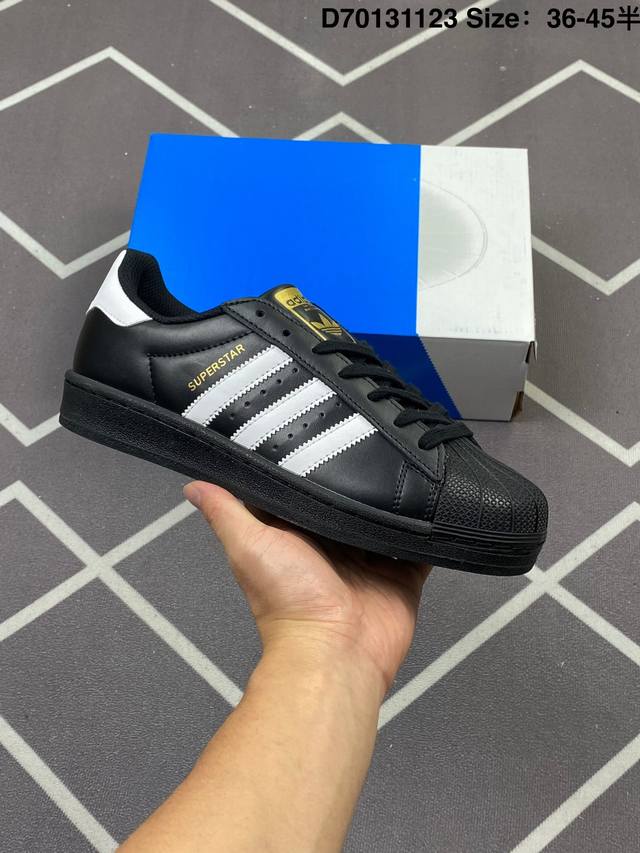 100 Adidas Originals Superstar 贝壳头经典百搭休闲运动板鞋。 70年代诞生之初Superstar就定位于低帮篮球鞋，由于贝壳头的包 - 点击图像关闭