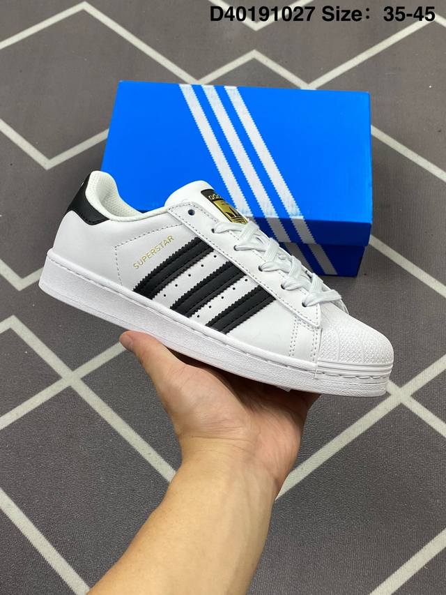 140 Adidas Superstar 三叶草经典贝壳头系列 新款休闲板鞋潮流男女士运动鞋 ，鞋面柔软皮革材质 标志性的贝壳鞋头，锯齿三条纹，简约的线条。就连