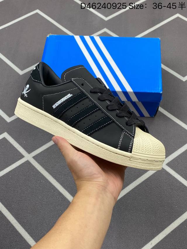 170 阿迪达斯 Adidas Superstar 三叶草经典贝壳头系列 新款休闲板鞋潮流男女士运动鞋 。鞋面柔软皮革材质 标志性的贝壳鞋头，锯齿三条纹，简约的