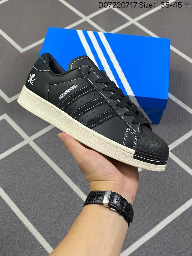 160 阿迪达斯 Adidas Superstar 三叶草经典贝壳头系列 新款休闲板鞋潮流男女士运动鞋 。鞋面柔软皮革材质 标志性的贝壳鞋头，锯齿三条纹，简约的 - 点击图像关闭