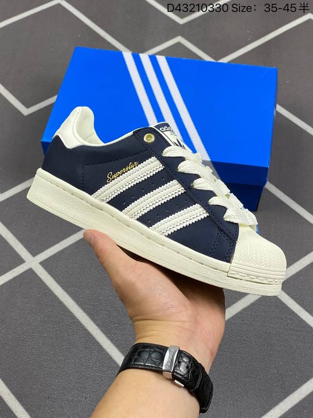 150 阿迪达斯 Adidas Superstar 三叶草经典贝壳头系列 新款休闲板鞋潮流女士运动鞋 ，鞋面柔软皮革材质 标志性的贝壳鞋头，锯齿三条纹，简约的线