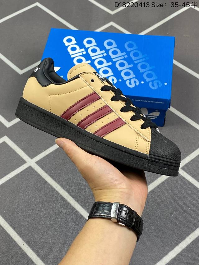 160 阿迪达斯 Adidas Superstar 三叶草经典贝壳头系列 新款休闲板鞋潮流男女士运动鞋 ，鞋面柔软皮革材质 标志性的贝壳鞋头，锯齿三条纹，简约的