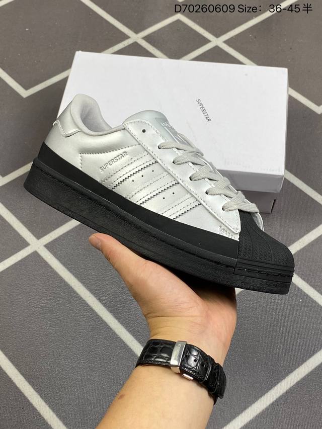 180 Adidas Originals Superstar 全新配色 质感高级的Superstar经典鞋银光素裹，“点亮”一年中最黯淡的时节，街头运动休闲风十