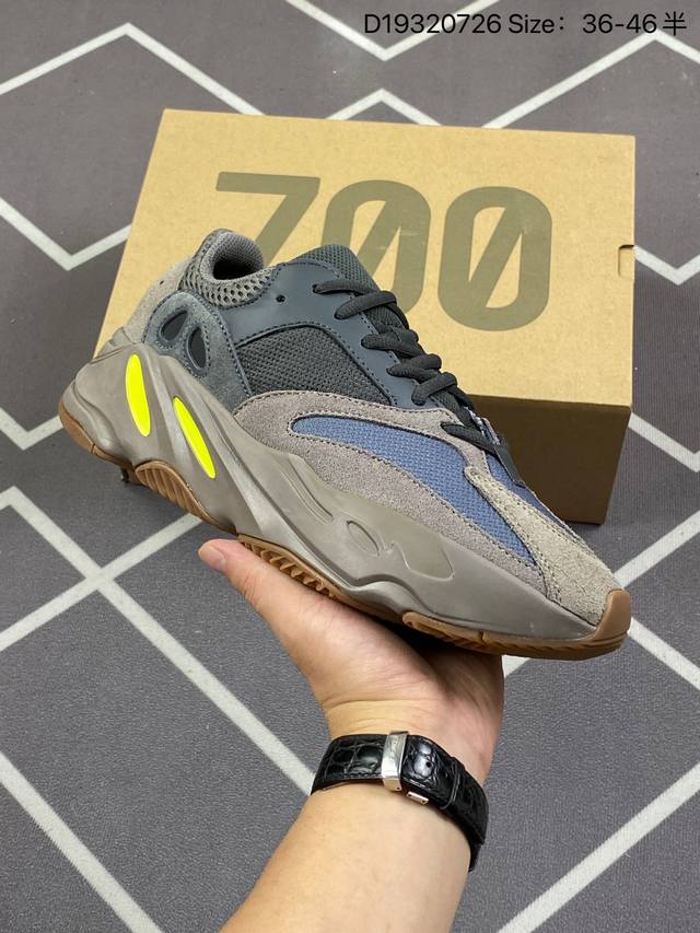 220 阿迪达斯（Adidas） Yeezy Boost 椰子 700 限量3M休闲运动跑步鞋复古老爹鞋 鞋面由皮革和绒面革打造，部分网眼面料的使用提供了透气性 - 点击图像关闭