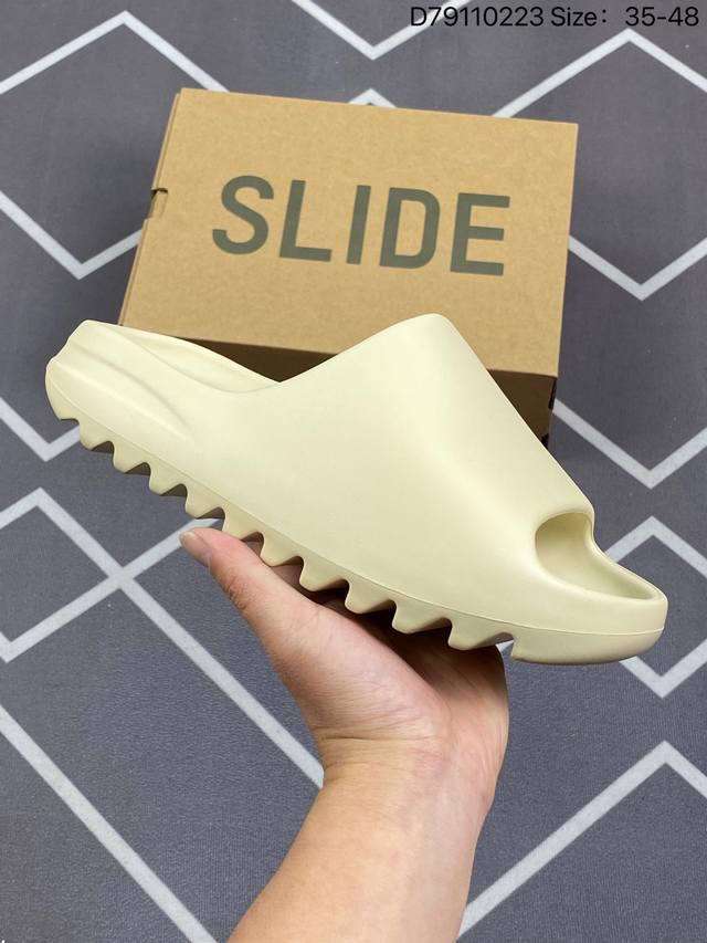 80 Yeezy Slide 椰子拖鞋 骨白 同源公司Eva粒子环保塑料 原厂指令配方 弹性卡色均保持原鞋一致 匠心打造 采用原厂进口Md全套模具打造 全套原楦