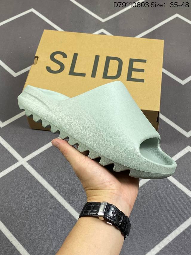 80 侃爷再度联乘Kanye West X Adidas Yeezy Slide”Bone“椰子户外风格沙滩涉水百搭运动穿搭拖鞋拖鞋 货号：Id5480 D79