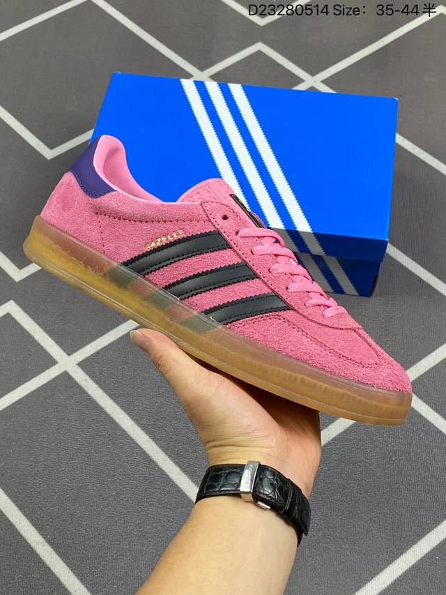 200 阿迪达斯 Adidas Originals Gazelle Indoor 复古三叶草防滑透明橡胶板鞋经典运动鞋。这款经典鞋,忠于原版设计,缀撞色三条纹和 - 点击图像关闭