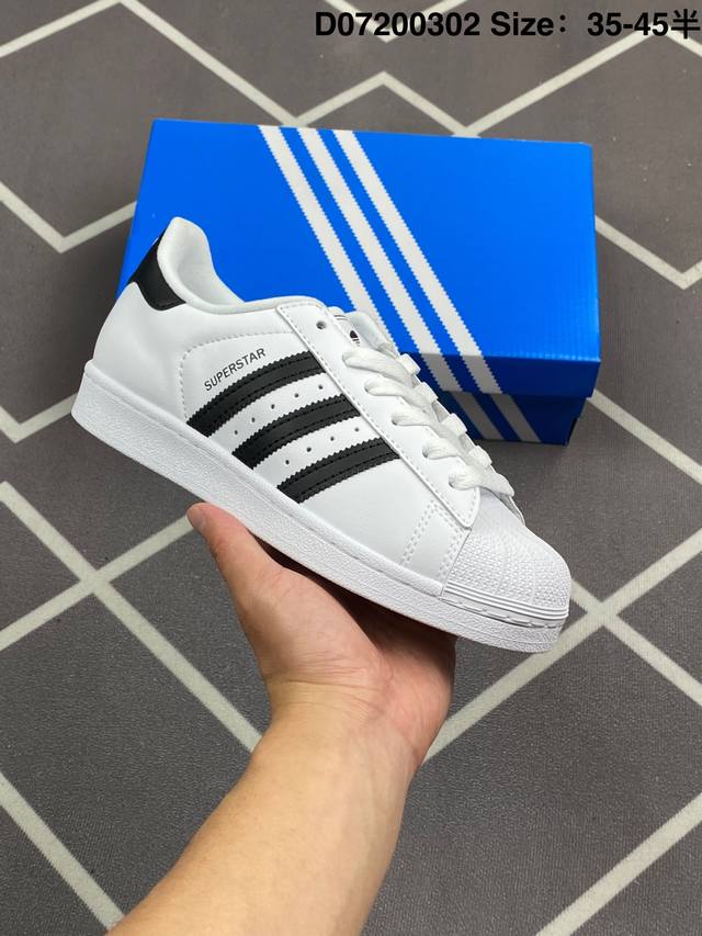 140 阿迪达斯 Adidas Superstar 三叶草经典贝壳头系列 新款休闲板鞋潮流男女士运动鞋 。鞋面柔软皮革材质 标志性的贝壳鞋头，锯齿三条纹，简约的