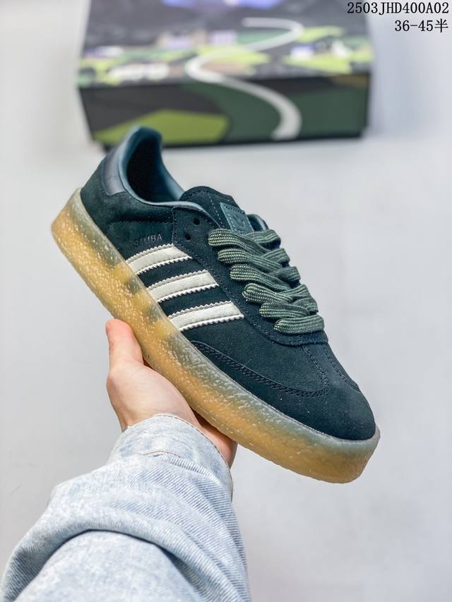 170 Clarks Originals X Adidas Originals 最新三方联名鞋款。且这次联名也并非常规的更换配色材质方式，而是将 Clarks