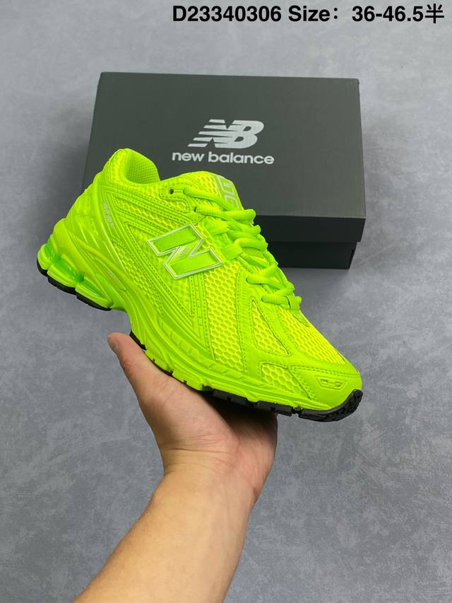 230 公司级 新百伦 New Balance M1906系列 复古运动鞋单品宝藏老爹鞋款。作为Nb最经典的档案鞋型之一，与2002一样，1906有着Nb最成熟