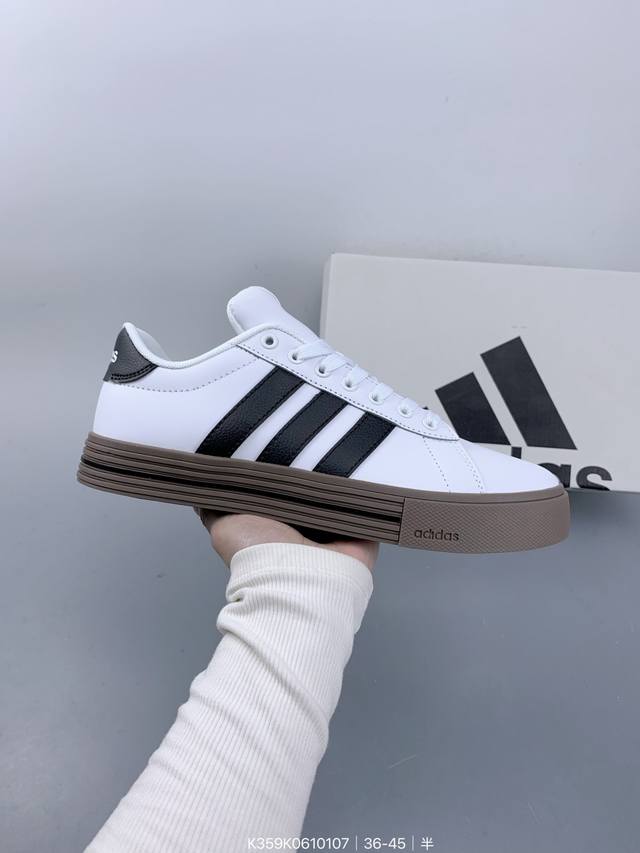 ：140 Adidas阿迪达斯复古低帮百搭运动休闲板鞋 Size：如图 编码：K359K0610107