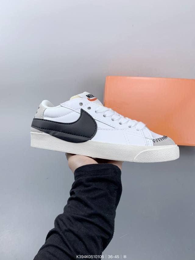 ：130 耐克 Nike Blazer Low '77 Jumbo 男女子运动鞋，抓地板鞋，革新重塑经典街头人气鞋款，采用人气传统外观，巧搭大号耐克勾勾设计和