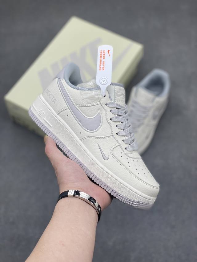 本地自取290 海外限量发售 公司级 Nocta×Nike Air Force 1 Low米灰 联名经典空军一号低帮休闲板鞋 原楦头原纸板 纯正空军版型 内置全