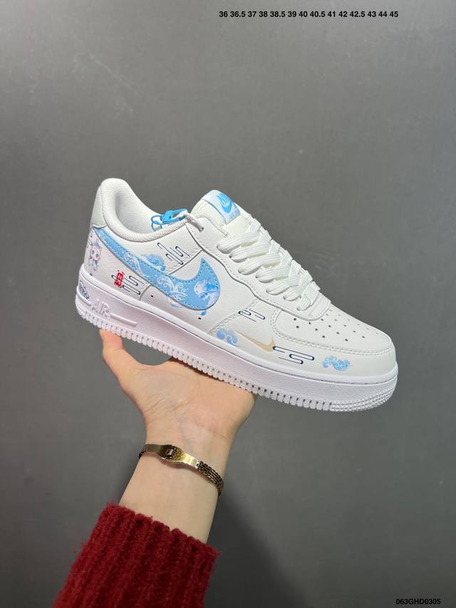 300 公司级Nike Air Force 1 Low ——“天空浅蓝白” 货号：Hf0022-100 原厂冲刀皮料切割干净 无任何毛边 清洁度细节完美 做工细 - 点击图像关闭