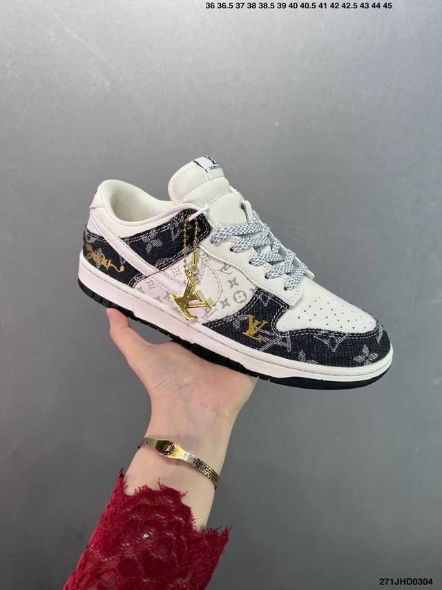 170 公司级Nike Dunk Sb Low 定制配色 定制Dunk Sb顾名思义，具有经典的Dunk血缘，又注入了更多的时尚元素。相较于普通的Dunk滑板鞋