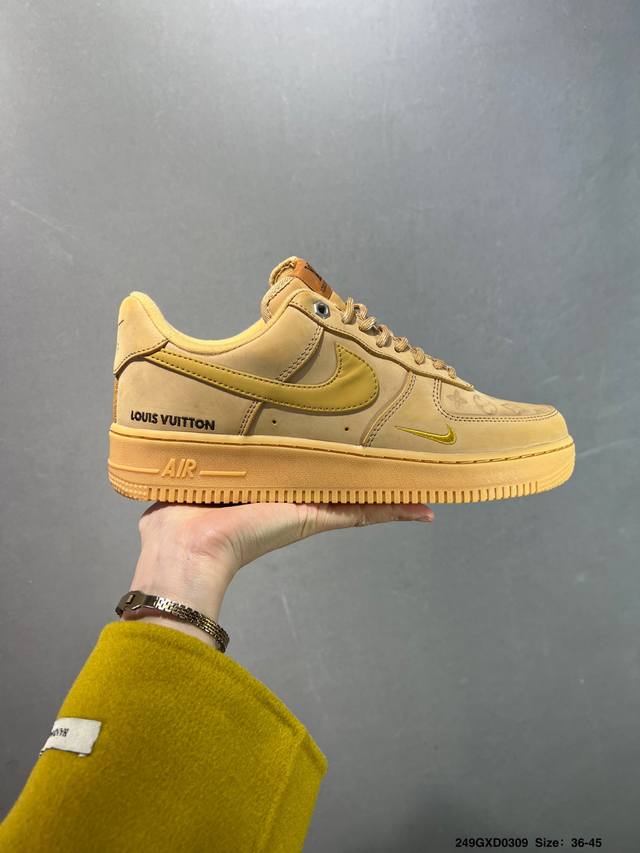 310 公司级Nike Air Force 1 Low 空军一号 Af1 低帮百搭休闲运动板鞋。柔软、弹性十足的缓震性能和出色的中底设计，横跨复古与现代的外型结