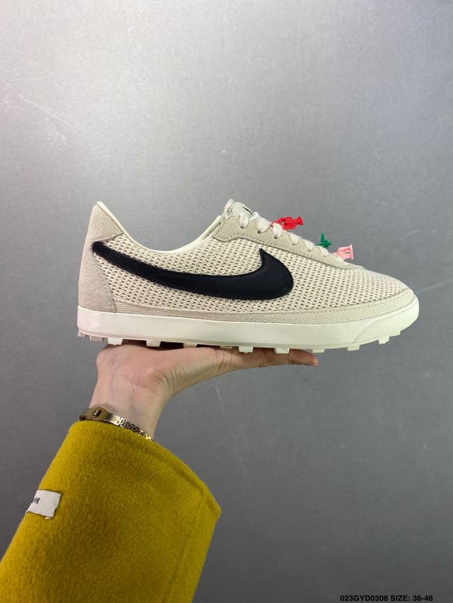 330 公司级Bode X Nike Astro Grabber 第一双米色款，鞋面由独特编织纹理覆盖，鞋带点缀有小配饰，整体营造出的氛围感十分清新。鞋侧的 S