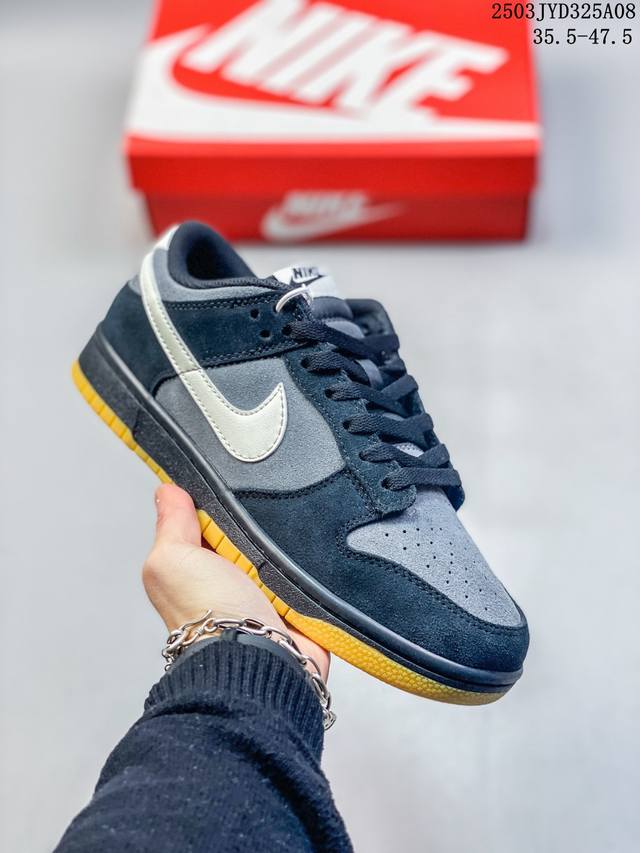 200 耐克 Nike Sb Dunk Low Pro 男女同款运动鞋复古板鞋，尽情迈步，彰显个性风采。采用柔软皮革鞋面，经久耐穿，塑就如元年款 Dunk 般的