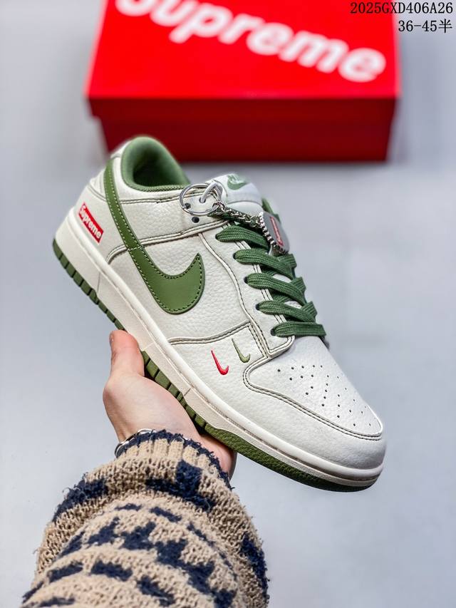 310 Nike Sb Dunk Low“Supreme联名——军绿双勾” 周年高端定制 低帮休闲板鞋 定制鞋盒 大厂纯原品质出货 超高清洁度 皮料切割干净无任 - 点击图像关闭