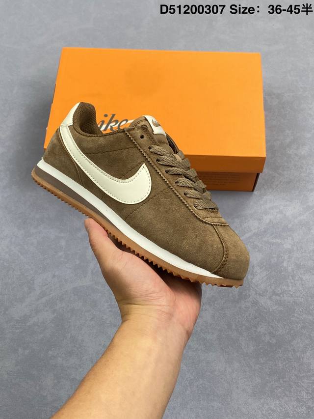 140 Nike Classic Cortez Leather 秉承元年款经典风格 糅合防水鞋面设计 传统鞋带系统和覆面设计增强贴合感 提升耐久性 彰显经典风格