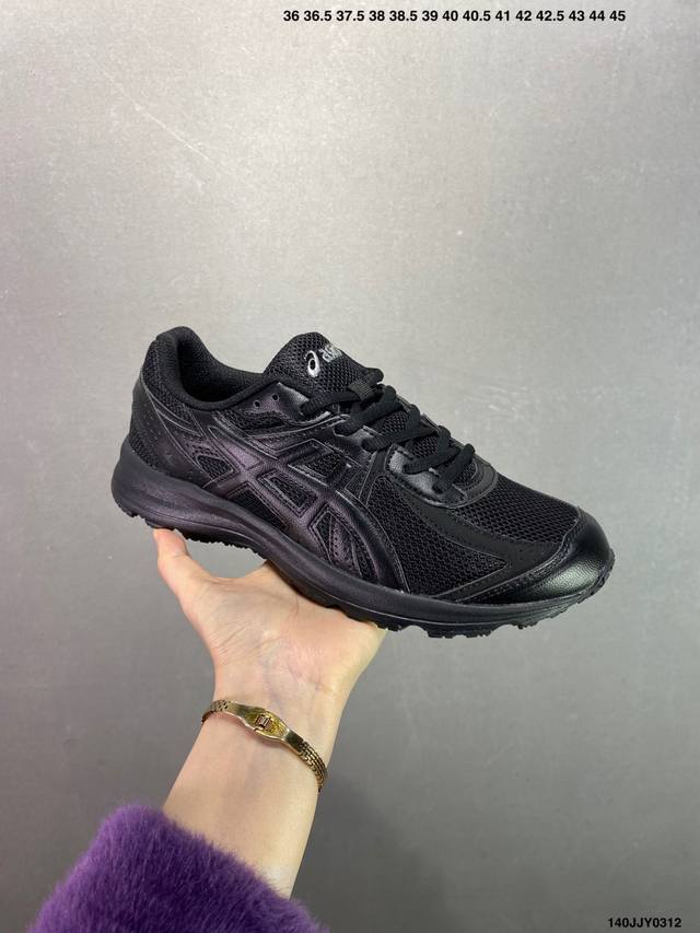 150 Asics Jog 100S 亚瑟士限定款 轻量低帮防滑跑步鞋 1201A713-020 #鞋款面料使用网布增加透气性，鞋底纹路以越野跑鞋为灵感概念，