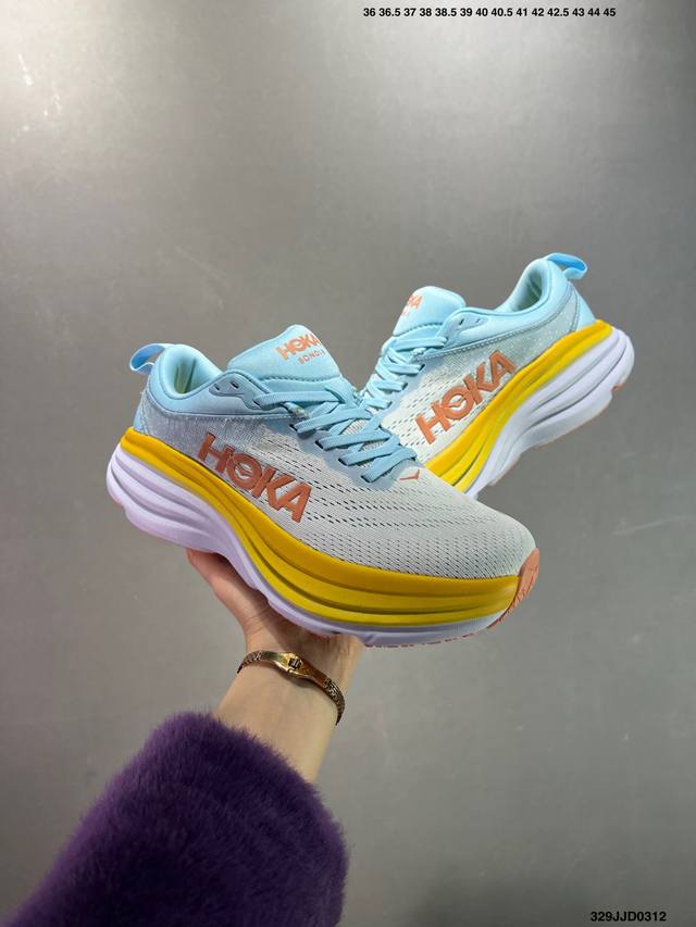 140 小红书推荐Hoka W Bondi 8全新配色 这个品牌来自于新西兰的毛利语，Hoka表示大地，One One表示飞越，连起来就是飞越地平线，One O