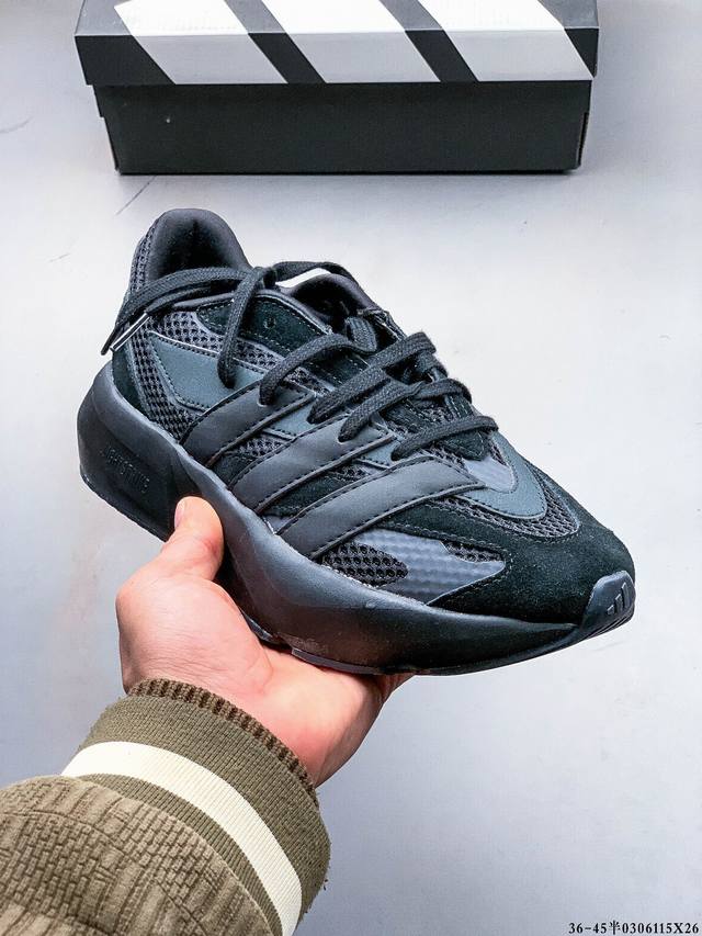 180 Adidas Lightblaze 舒适防滑 新款阿迪达斯低帮跑步鞋 极致轻盈的Lightweight Upper设计 带来近乎裸足的舒适体验 中底采用