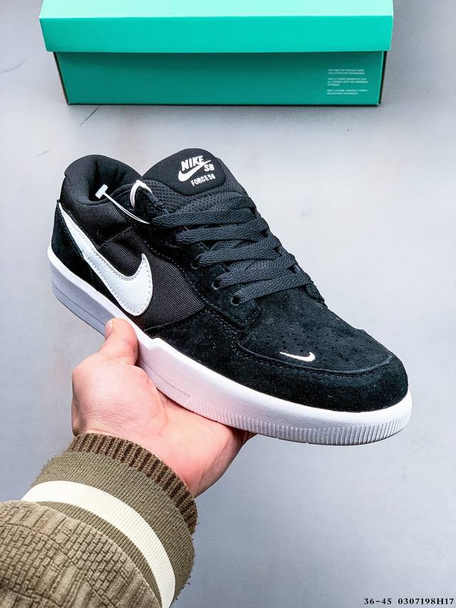 120 耐克Nike Sb Force 58是一款将前沿创新带入街头的单品，它具有硫化杯底，具有出色的耐用性和灵活性。使用帆布和绒面革，在饰面上放置通风口，它自