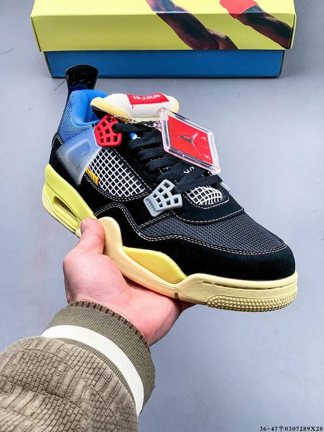 200 二层真标！Air Jordan 4 Aj4代中帮复古休闲运动文化篮球鞋。秉承轻量化的速度型篮球鞋设计思想完成设计，降低重量的同时提升舒适度，中底延续前作