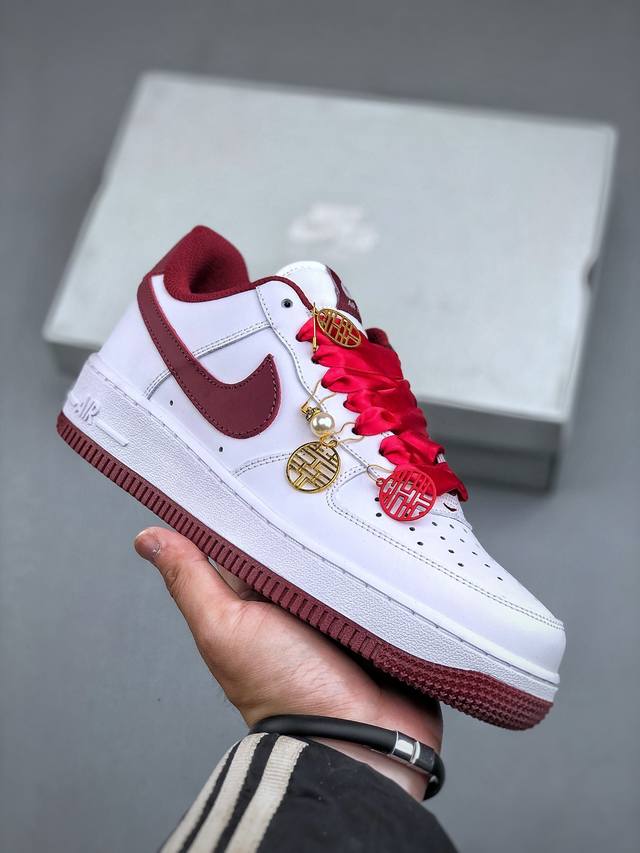 340支持放店 Nike Air Force 1 Low 原厂冲刀皮料切割干净 无任何毛边 清洁度细节完美 做工细节全方位比对原鞋。货号：Fv5948-105