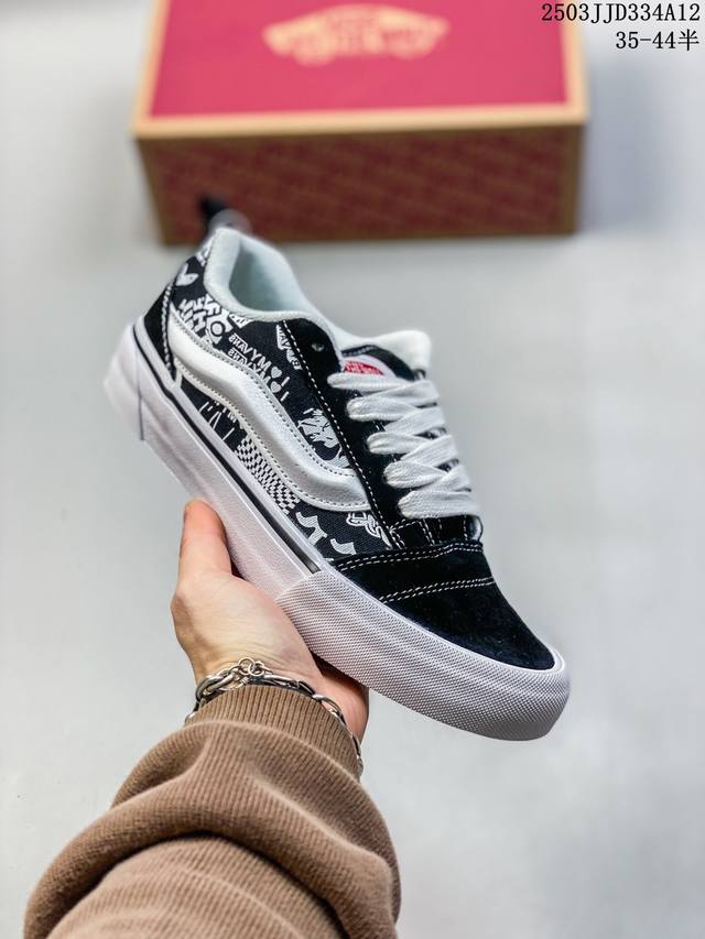 140 Vans Knu Skool 蛇年限定 。黑白涂鸦校车金典图案胖胖鞋面包鞋 范斯低帮复古休闲胖胖面包鞋 尺码：35 36 36.5 37 38 38.5 - 点击图像关闭