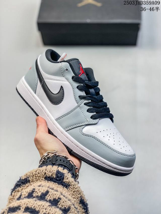 170 耐克 乔丹Air Jordan 1 Low Aj1 乔1 低帮复古文化休闲运动篮球鞋 1985 年面世的元年款汲取设计灵感，采用简洁大方的经典外观，熟悉