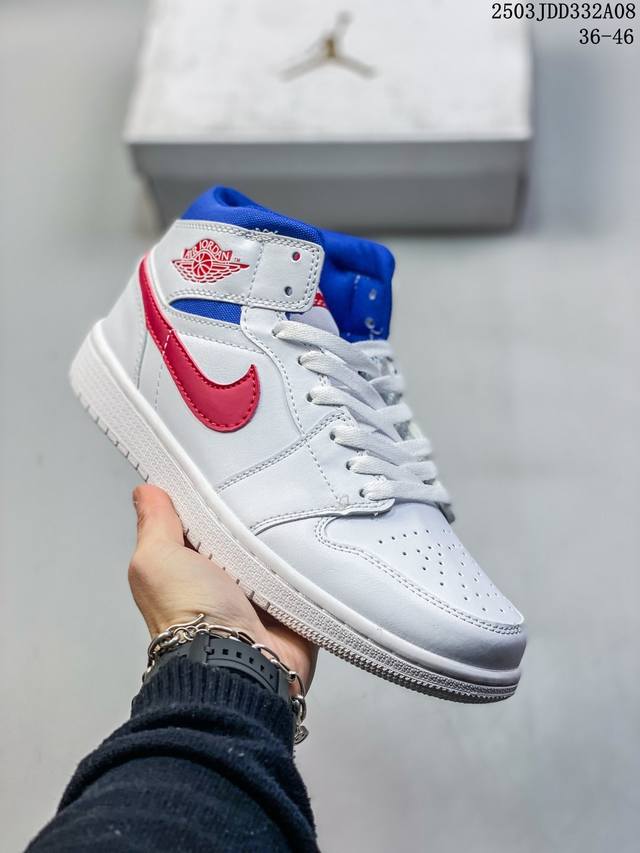 130 耐克 男女鞋 Nike Air Jordan 1 Retro High Og 乔丹一代Aj1 乔1 Aj1 篮球鞋复刻运动鞋。皮面高帮板鞋的设计灵感源自