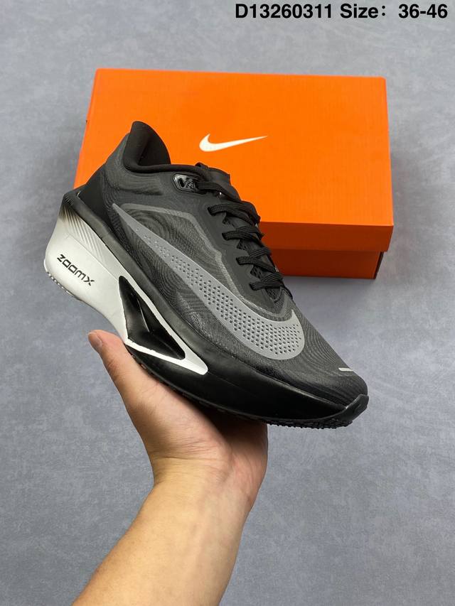 180 Nike耐克Zoom Fly 6 马拉松碳板米黑跑步鞋男女鞋Fn8455-001春新款男女子Zoom Fly 6 Prm缓震轻便跑步鞋。这款鞋在继承了